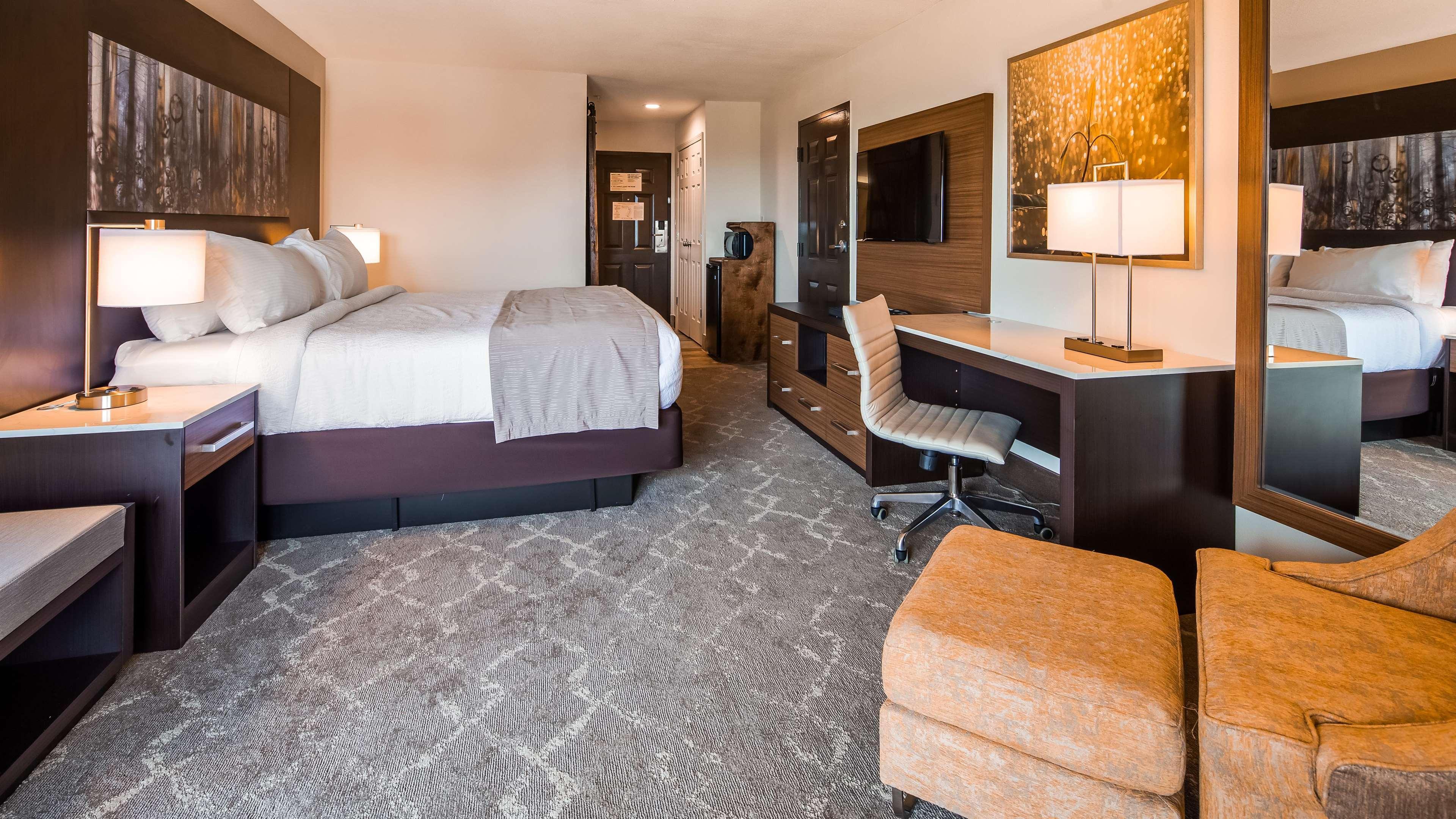 ไอเดน บาย เบสต์เวสเทิร์น แอท วอร์มสปริง โฮเต็ล แอนด์ อีเวนต์ เซ็นเตอร์ Hotel Warm Springs ภายนอก รูปภาพ