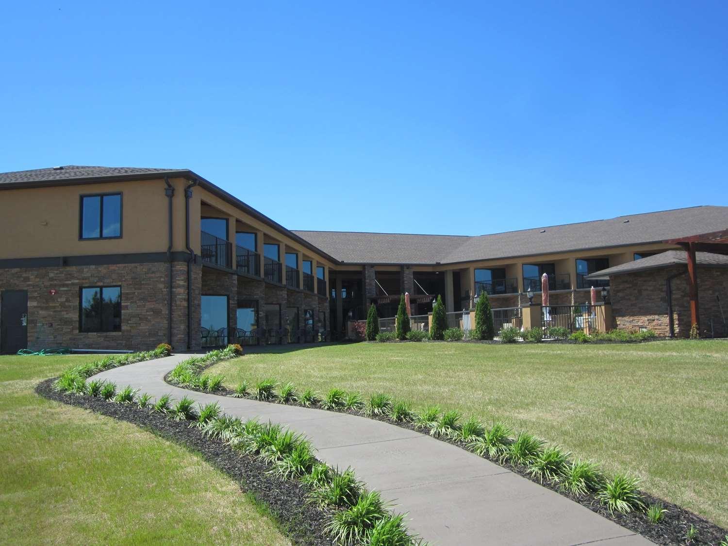 ไอเดน บาย เบสต์เวสเทิร์น แอท วอร์มสปริง โฮเต็ล แอนด์ อีเวนต์ เซ็นเตอร์ Hotel Warm Springs ภายนอก รูปภาพ