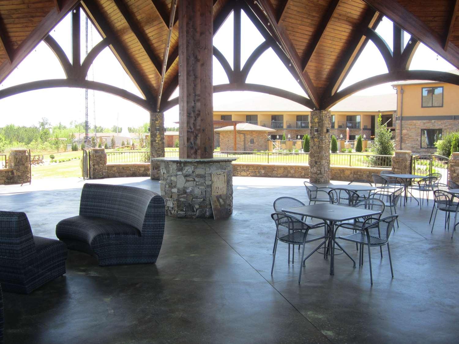 ไอเดน บาย เบสต์เวสเทิร์น แอท วอร์มสปริง โฮเต็ล แอนด์ อีเวนต์ เซ็นเตอร์ Hotel Warm Springs ภายนอก รูปภาพ