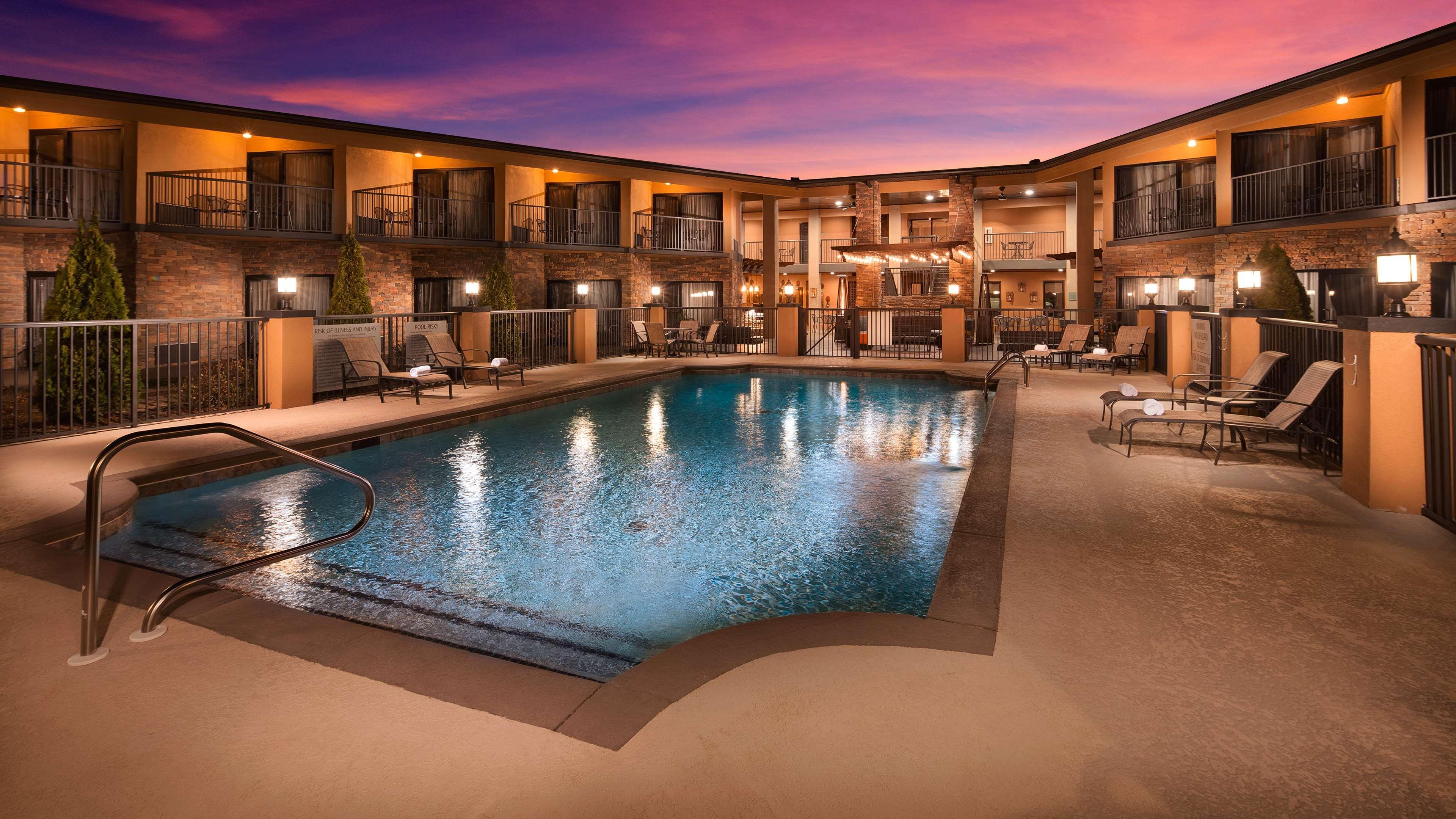 ไอเดน บาย เบสต์เวสเทิร์น แอท วอร์มสปริง โฮเต็ล แอนด์ อีเวนต์ เซ็นเตอร์ Hotel Warm Springs ภายนอก รูปภาพ