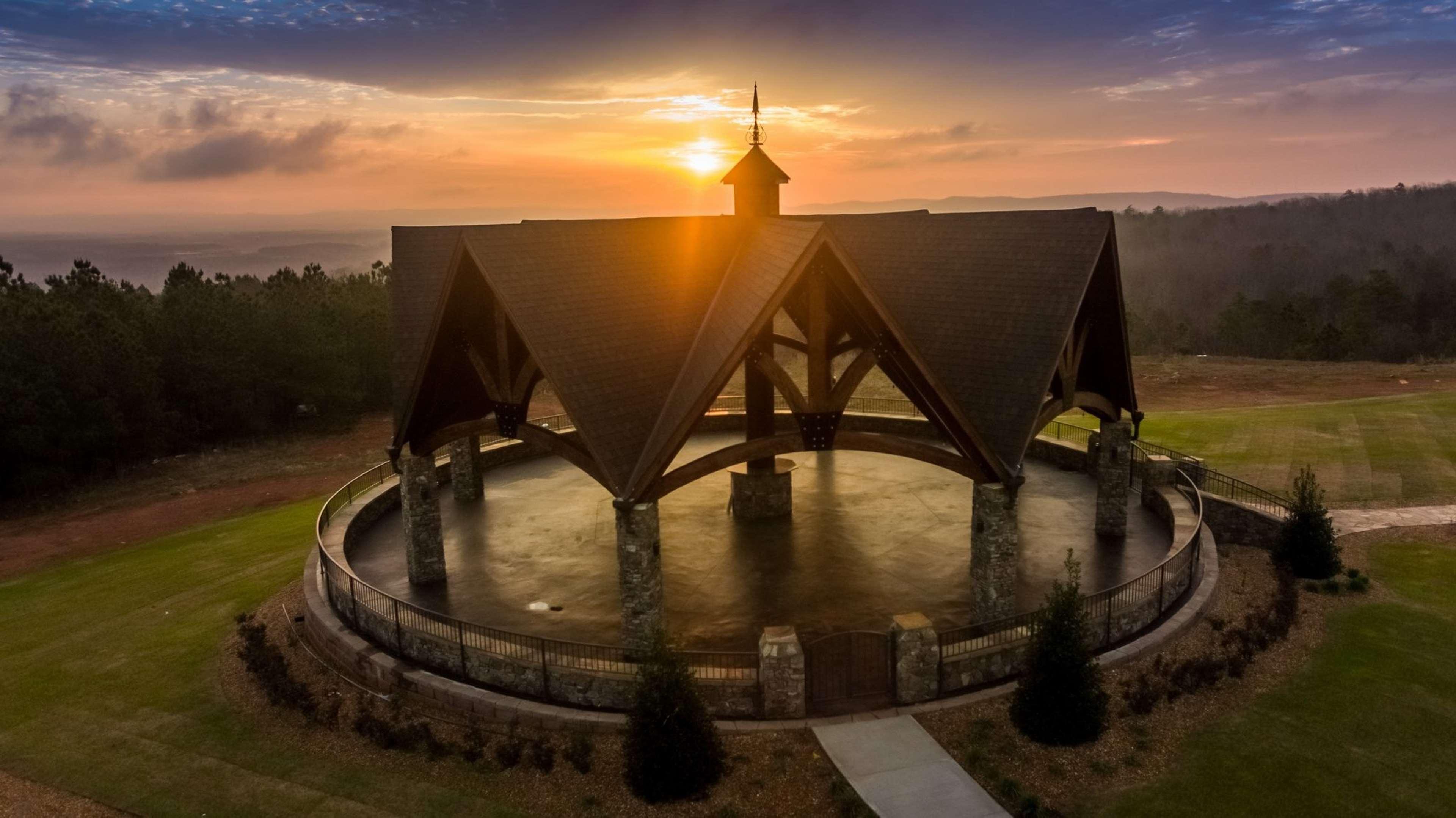 ไอเดน บาย เบสต์เวสเทิร์น แอท วอร์มสปริง โฮเต็ล แอนด์ อีเวนต์ เซ็นเตอร์ Hotel Warm Springs ภายนอก รูปภาพ