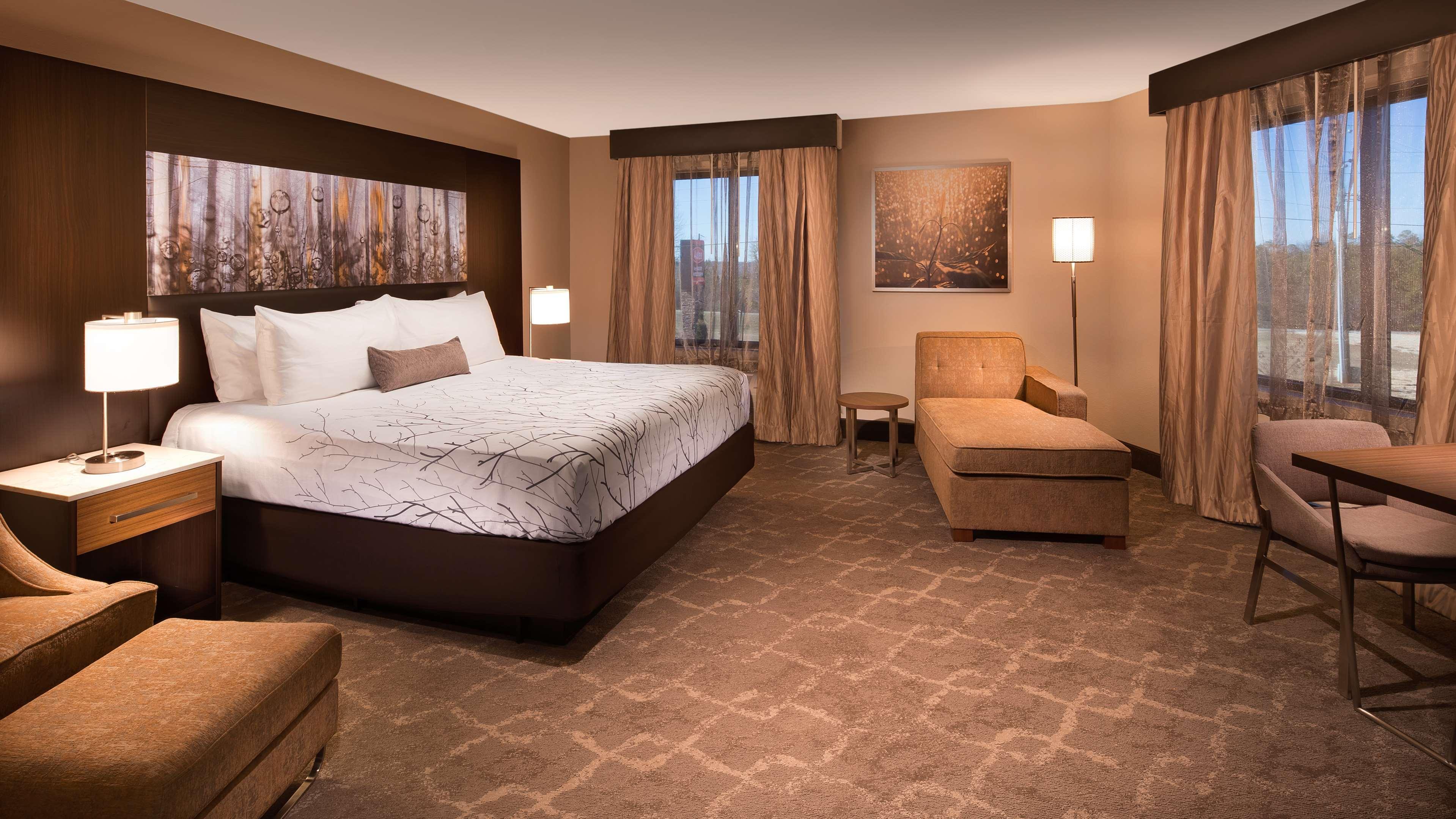 ไอเดน บาย เบสต์เวสเทิร์น แอท วอร์มสปริง โฮเต็ล แอนด์ อีเวนต์ เซ็นเตอร์ Hotel Warm Springs ภายนอก รูปภาพ