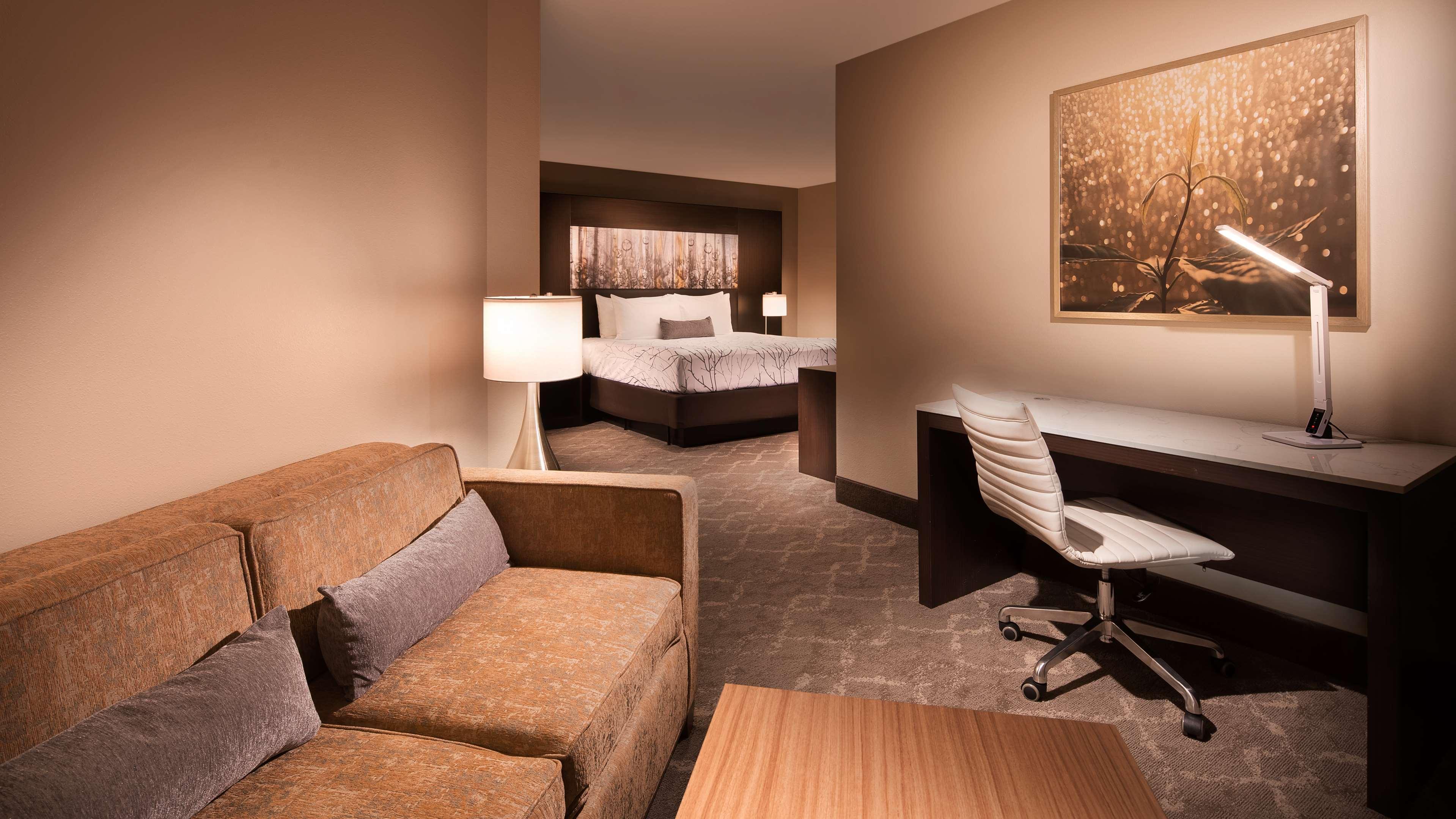 ไอเดน บาย เบสต์เวสเทิร์น แอท วอร์มสปริง โฮเต็ล แอนด์ อีเวนต์ เซ็นเตอร์ Hotel Warm Springs ภายนอก รูปภาพ