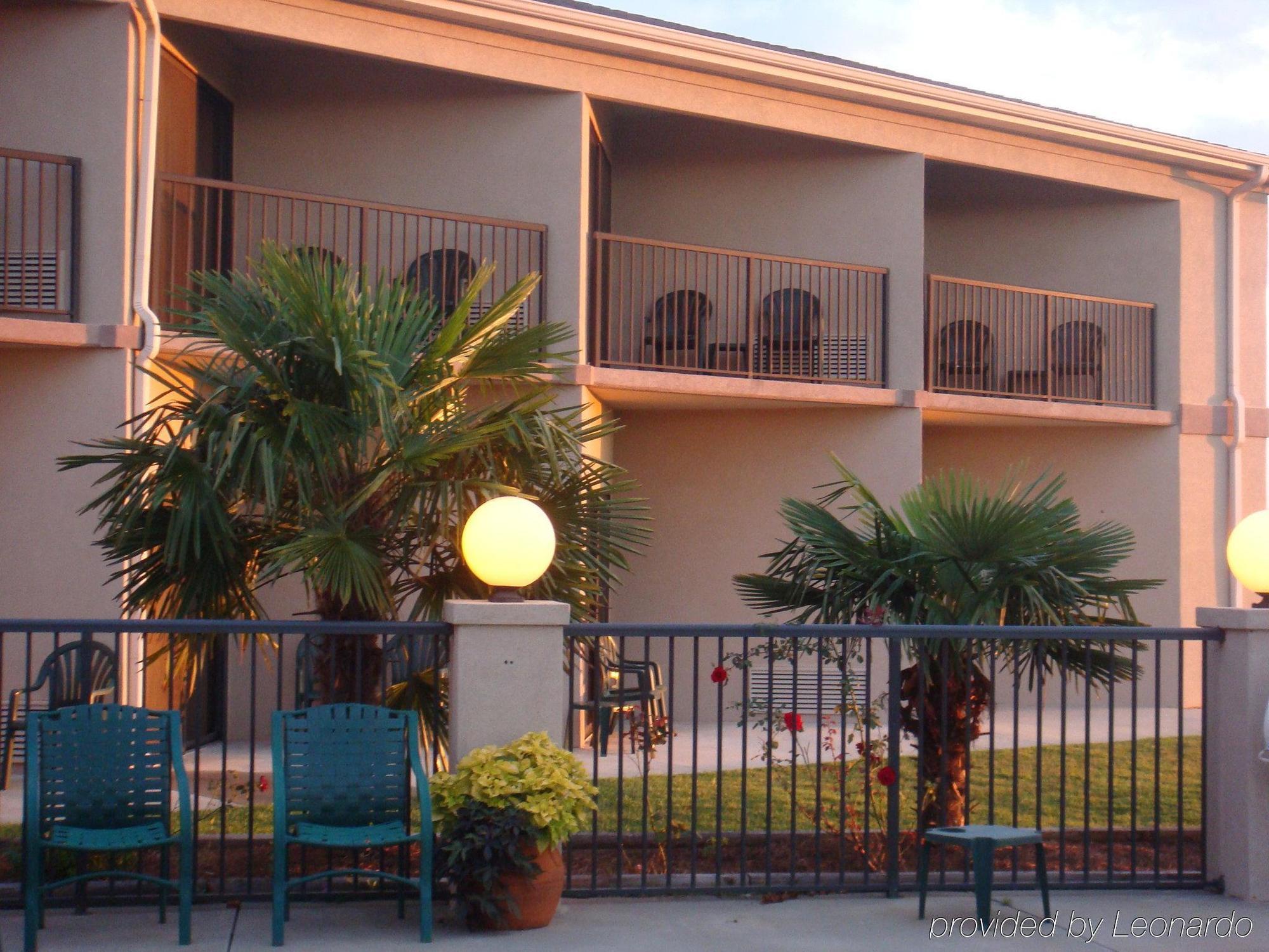 ไอเดน บาย เบสต์เวสเทิร์น แอท วอร์มสปริง โฮเต็ล แอนด์ อีเวนต์ เซ็นเตอร์ Hotel Warm Springs ภายนอก รูปภาพ