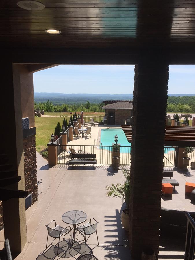 ไอเดน บาย เบสต์เวสเทิร์น แอท วอร์มสปริง โฮเต็ล แอนด์ อีเวนต์ เซ็นเตอร์ Hotel Warm Springs ภายนอก รูปภาพ